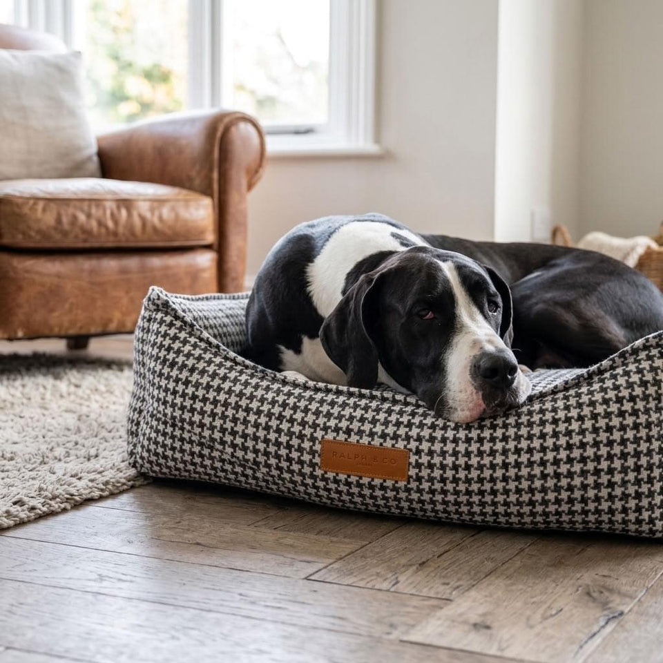 Kentmere Houndstooth Bolster Dog Bed - Pawlunova